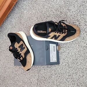 Womens New Balance Leopard Shoes sz 7